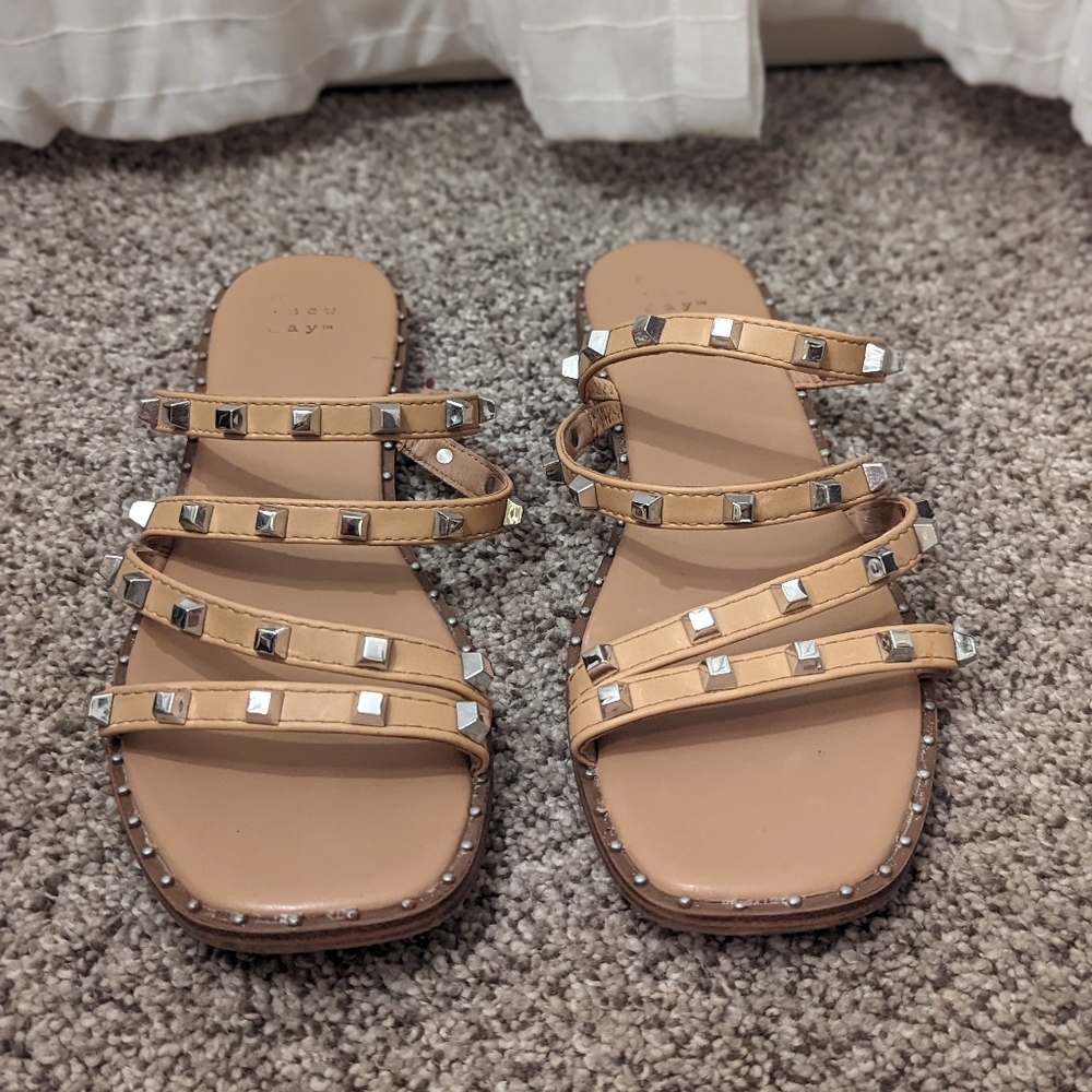 Size 8.5 a new day sandals